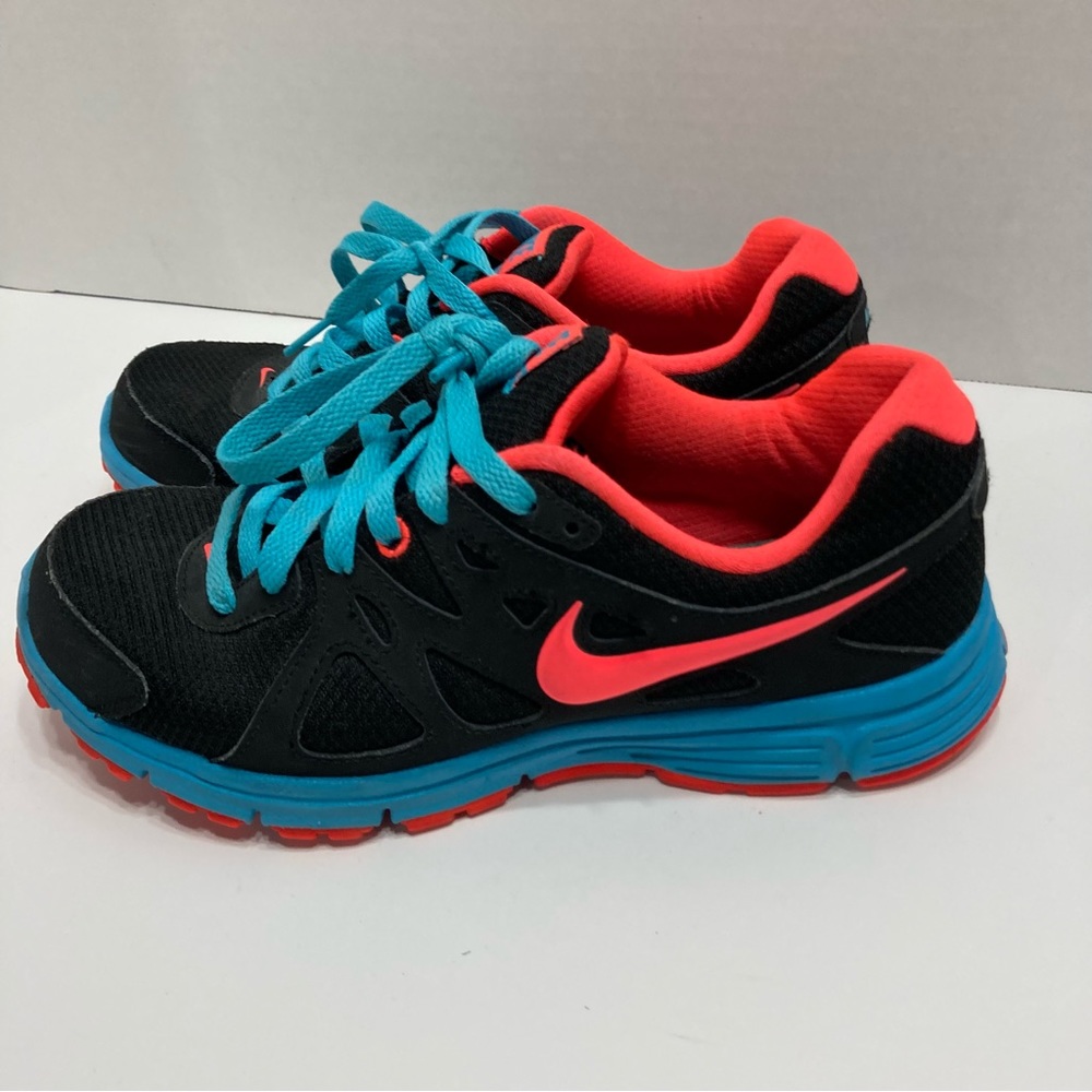 Nike Revolution 2 running shoes